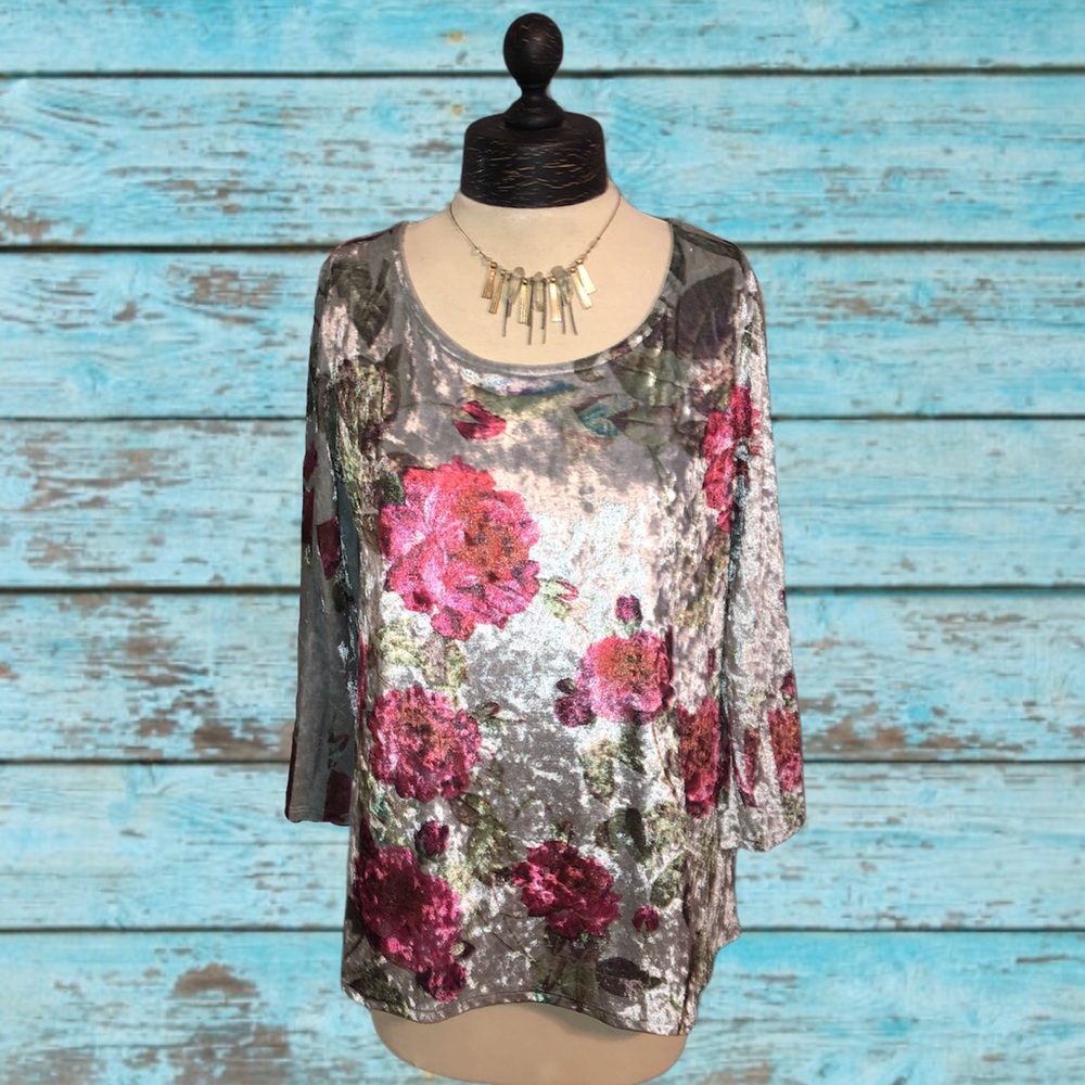💜2/$12💜 Faux Crushed Velvet Rose Top